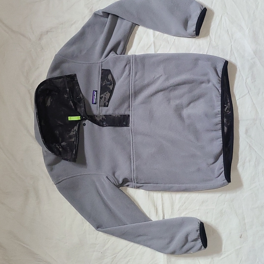 Patagonia Gray/camo reversal Fleece Pullover
